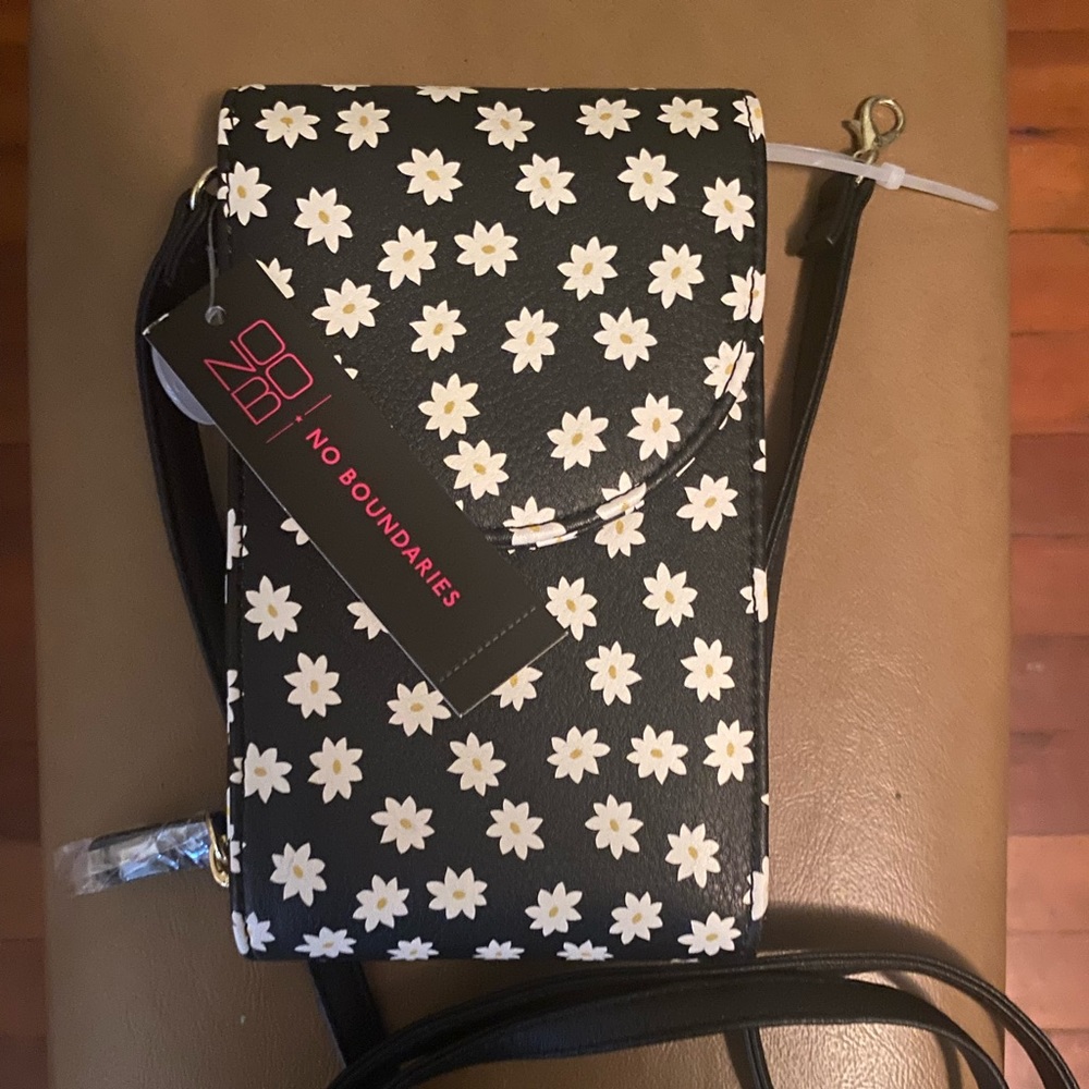 No Boundaries Rounded Phone Pouch